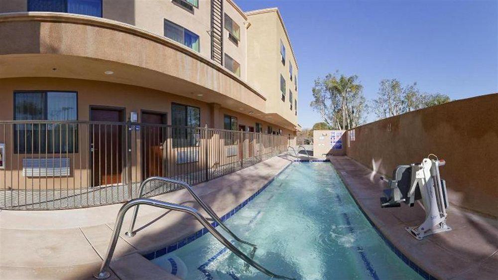 Courtyard By Marriott Los Angeles Woodland Hills Exterior photo