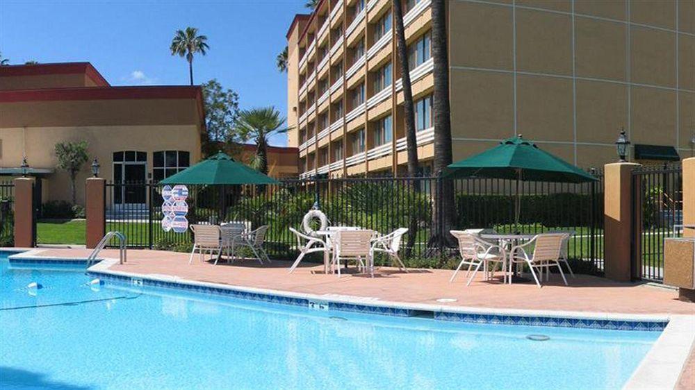 Courtyard By Marriott Los Angeles Woodland Hills Exterior photo