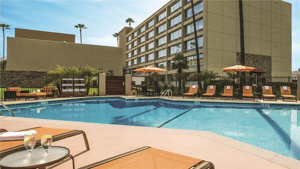 Courtyard By Marriott Los Angeles Woodland Hills Exterior photo