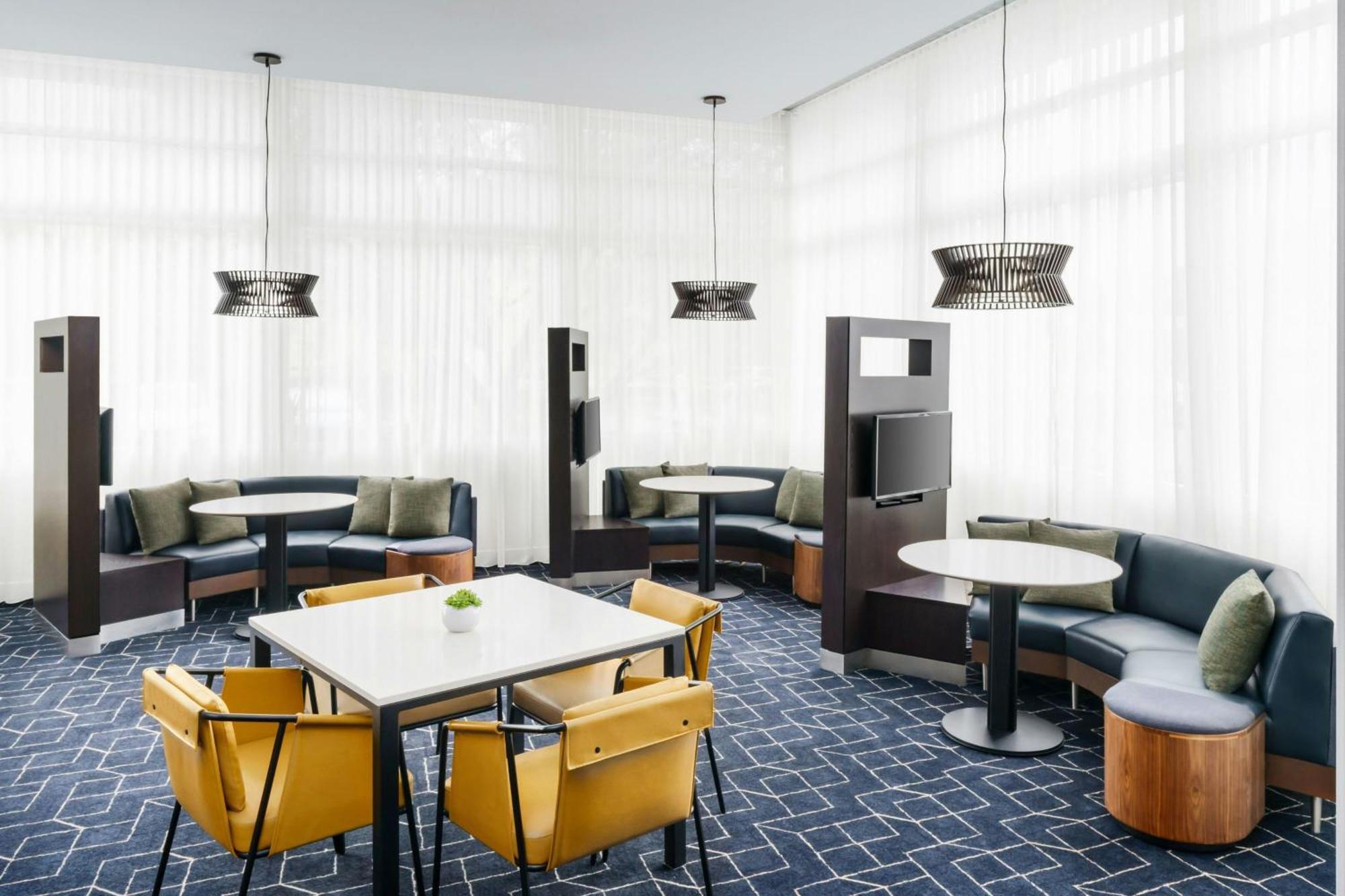 Courtyard By Marriott Los Angeles Woodland Hills Exterior photo