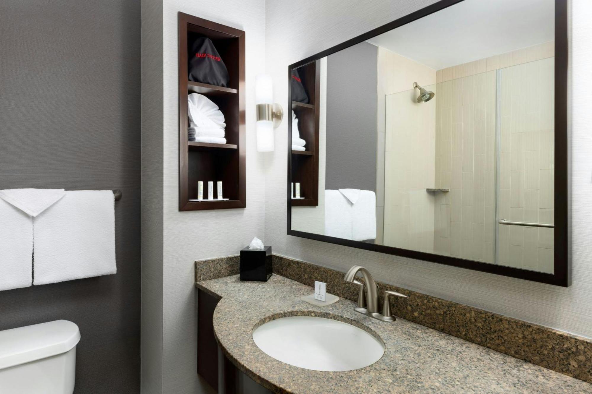 Courtyard By Marriott Los Angeles Woodland Hills Exterior photo