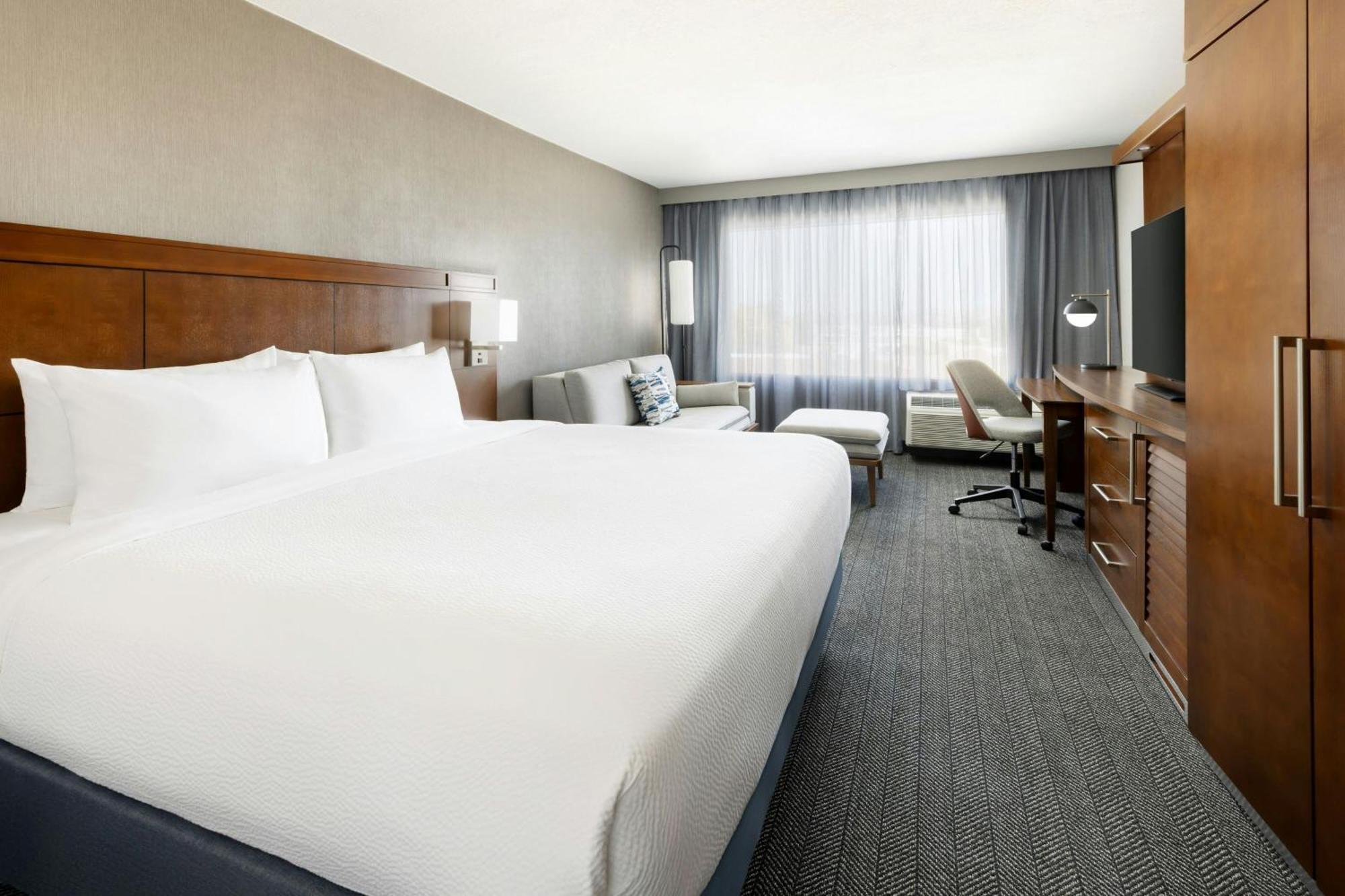 Courtyard By Marriott Los Angeles Woodland Hills Exterior photo