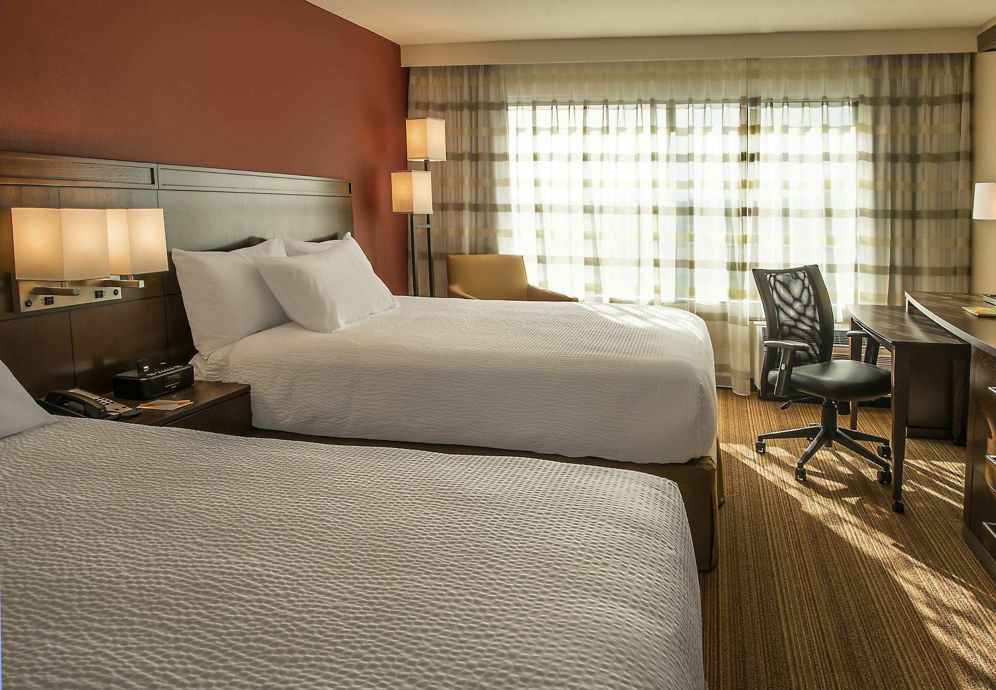 Courtyard By Marriott Los Angeles Woodland Hills Exterior photo